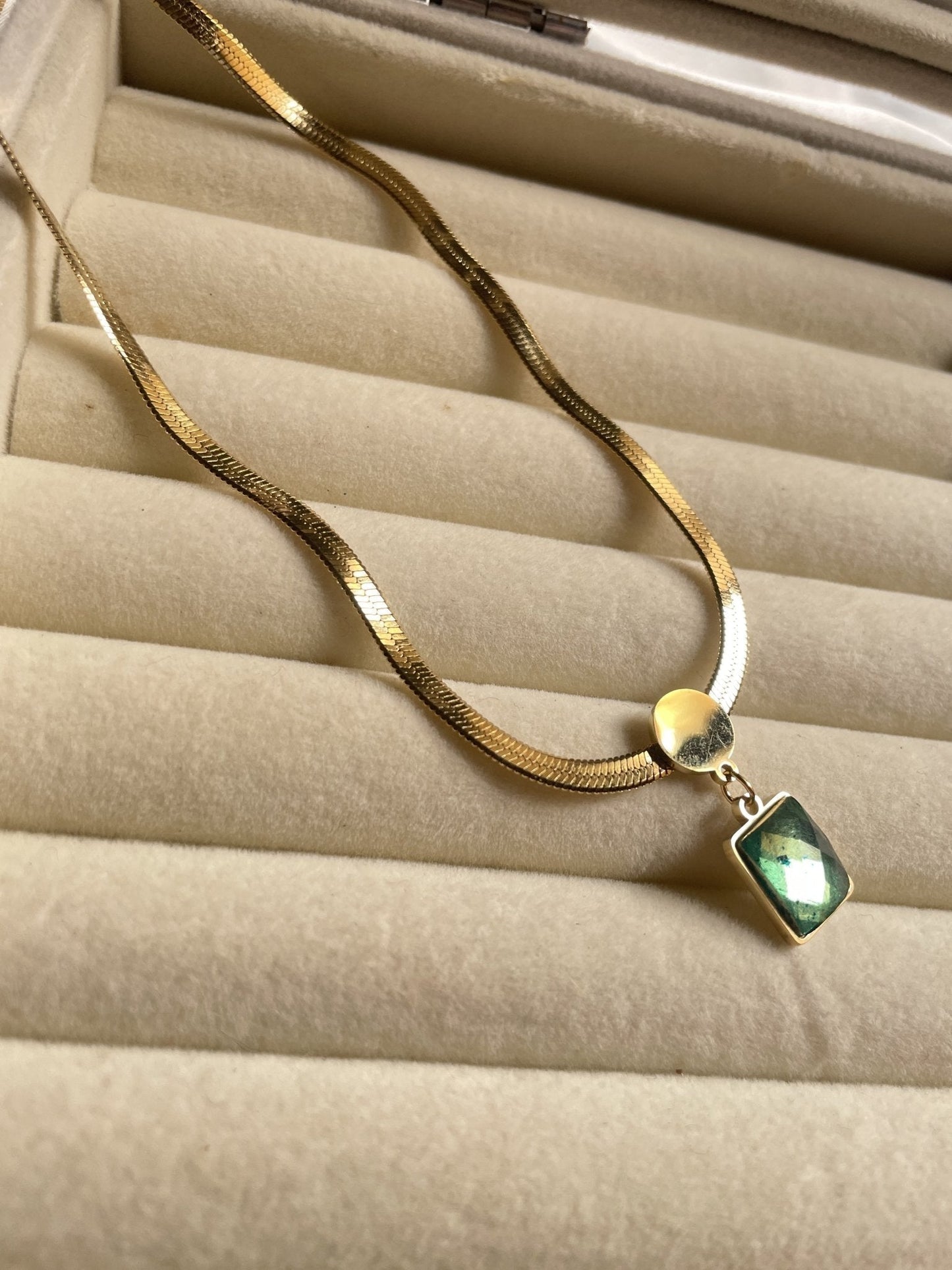Green Emreld Square Necklace - Zella