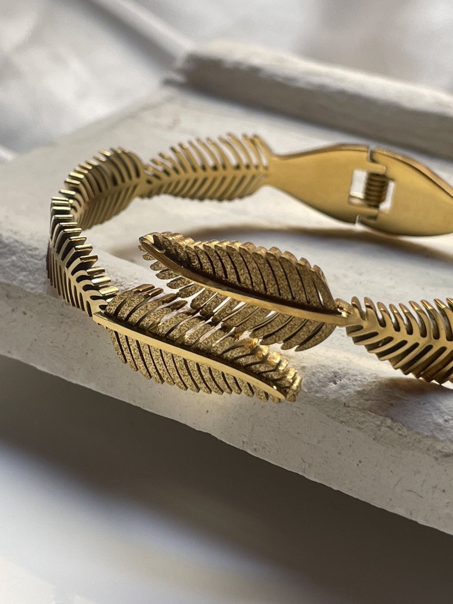Leaf Bangle - Zella