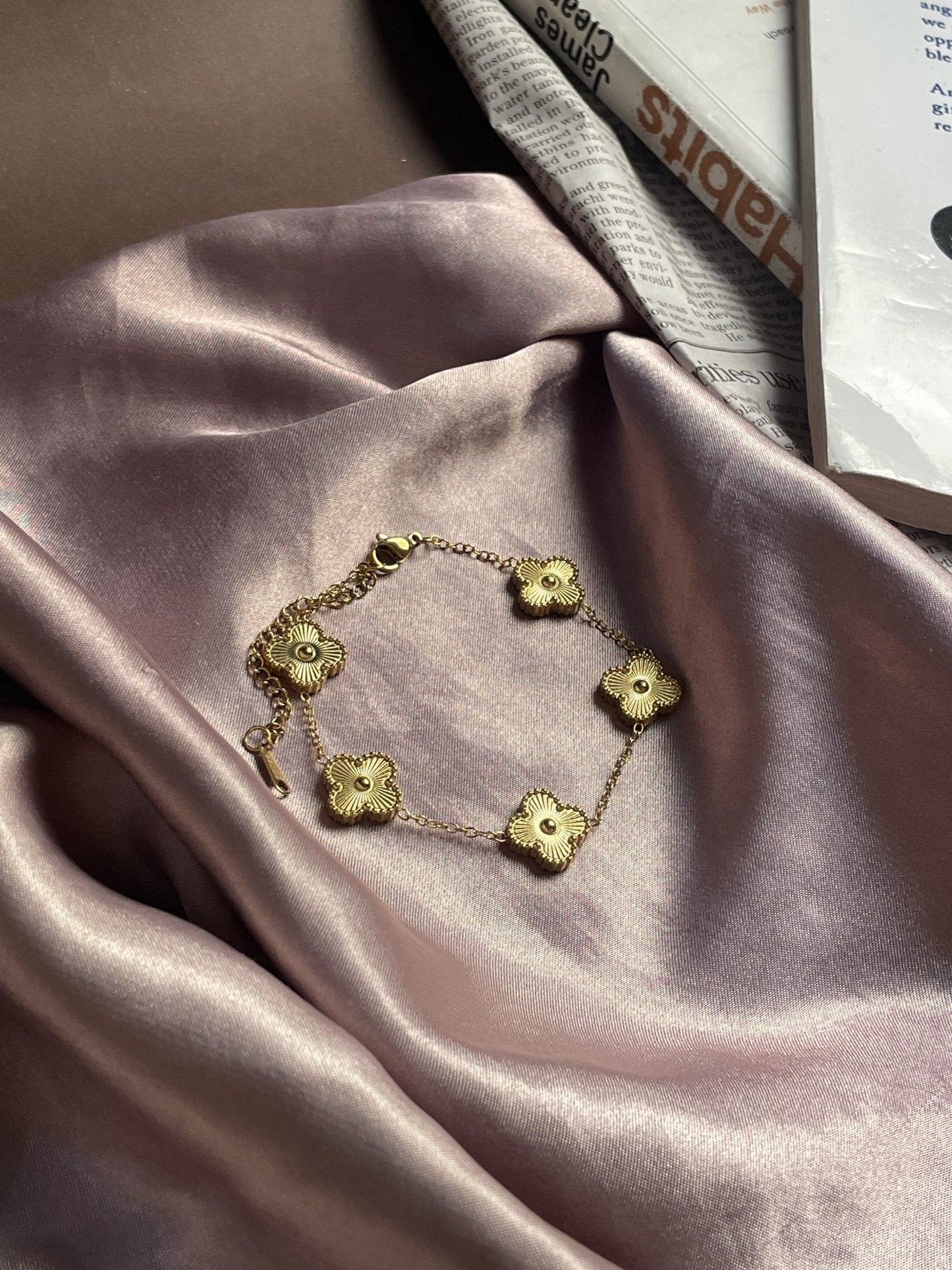 Gilded Bloom Station bracelet - Zella
