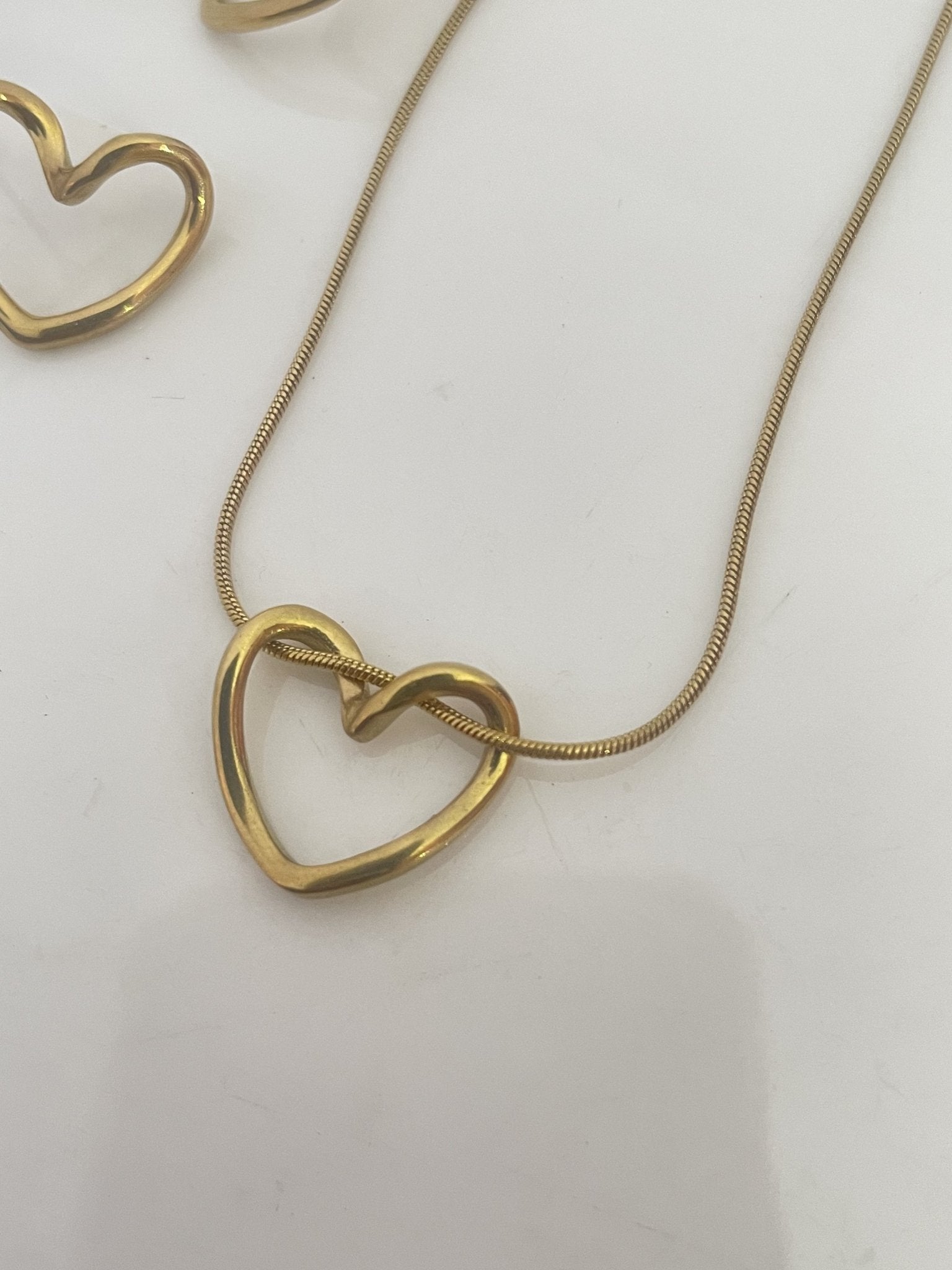 Golden Heart Knot Necklace - Zella