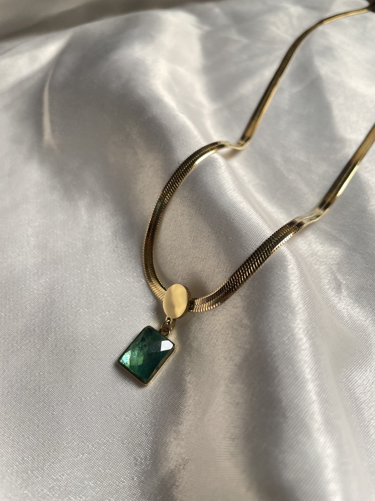 Green Emreld Square Necklace - Zella