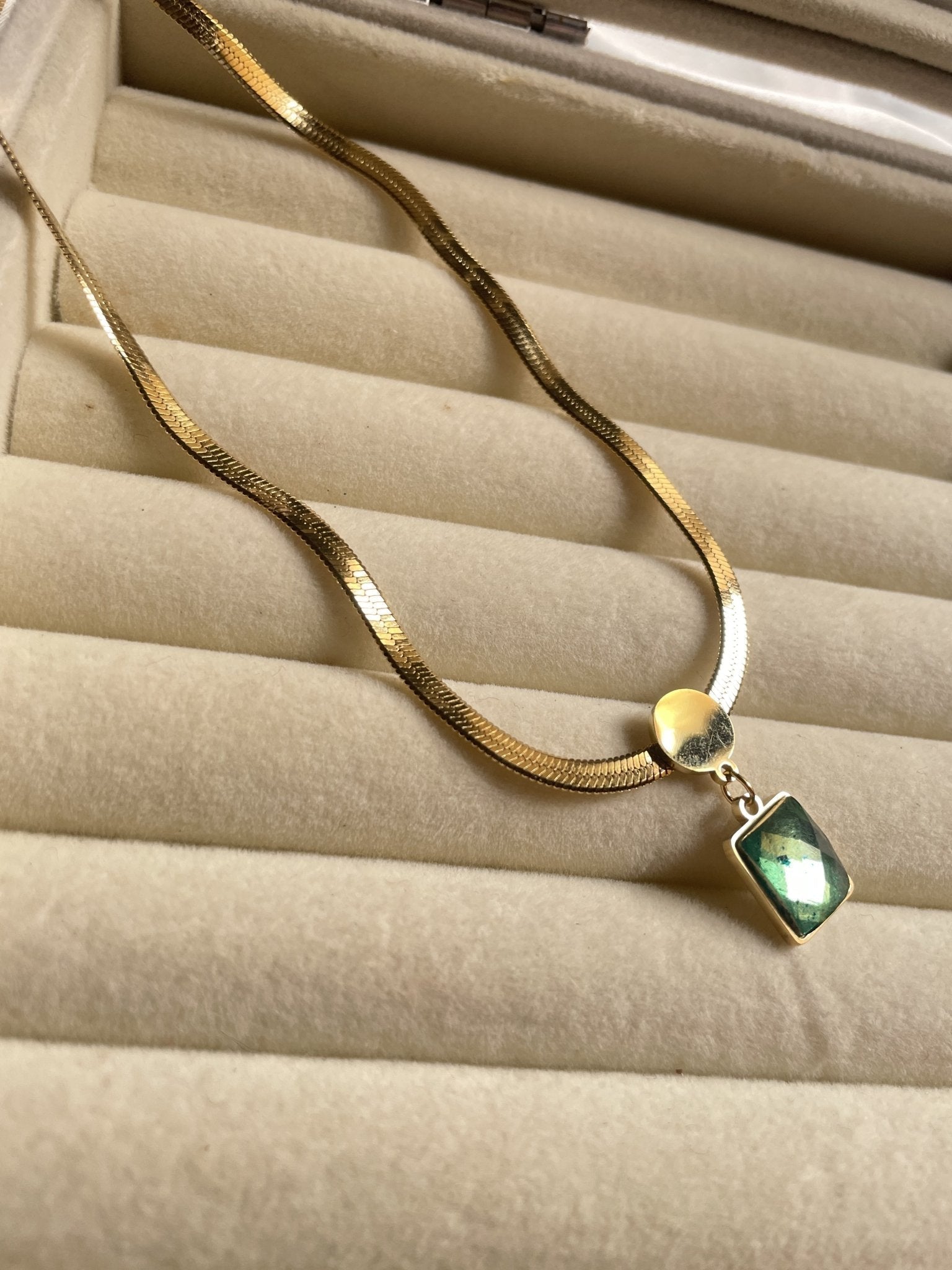Green Emreld Square Necklace - Zella