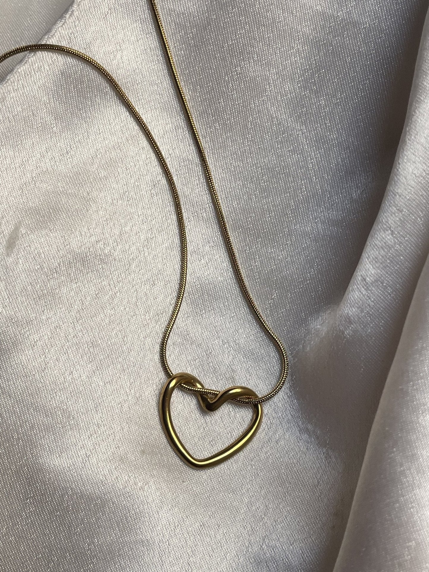 Golden Heart Knot Necklace - Zella
