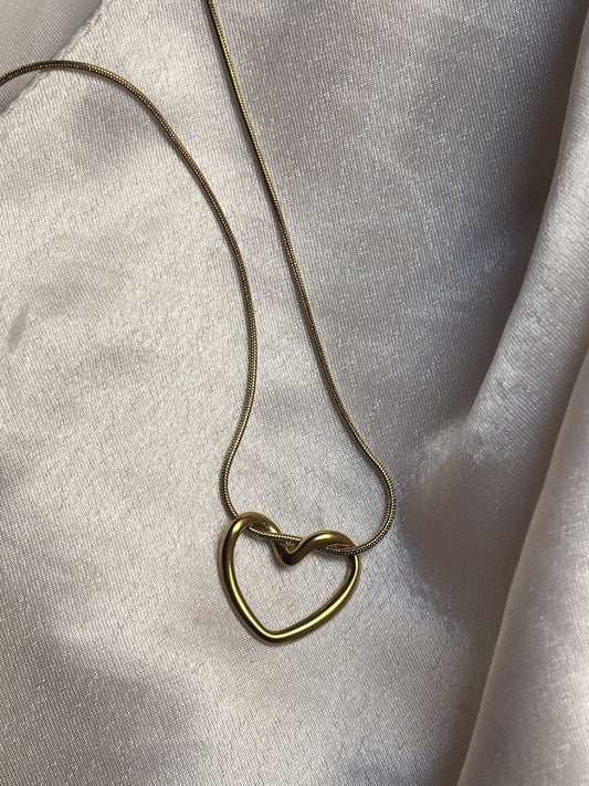 Golden Heart Knot Necklace - Zella
