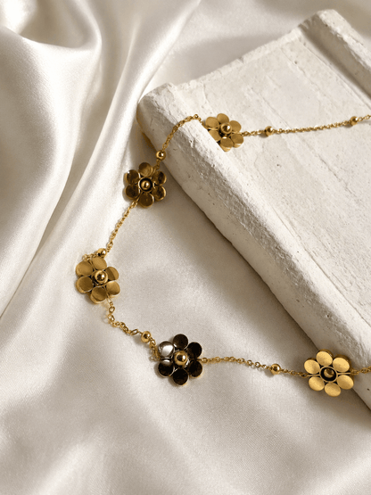 Golden Daisy Necklace - Zella