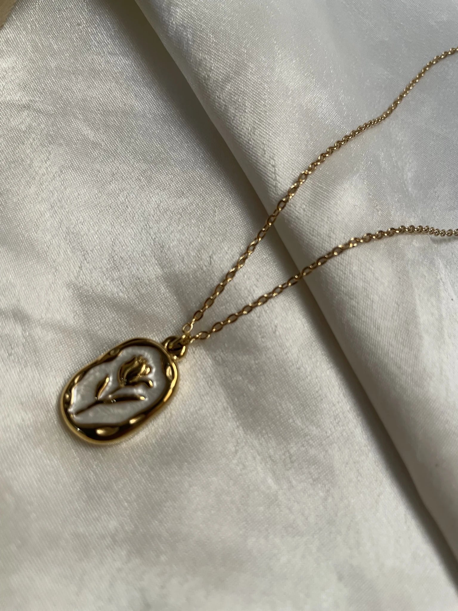 Fleur Oval Necklace - Zella