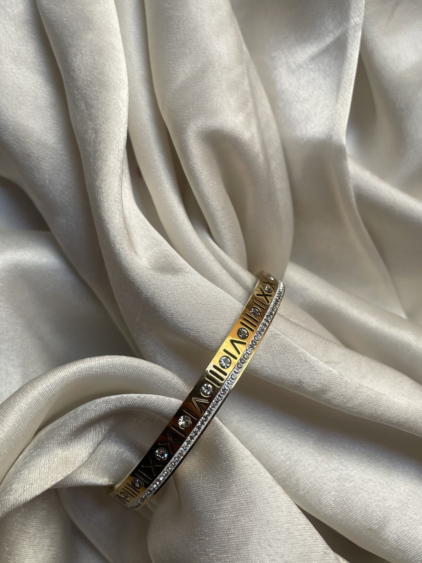 Legacy Gold Bangle - Zella