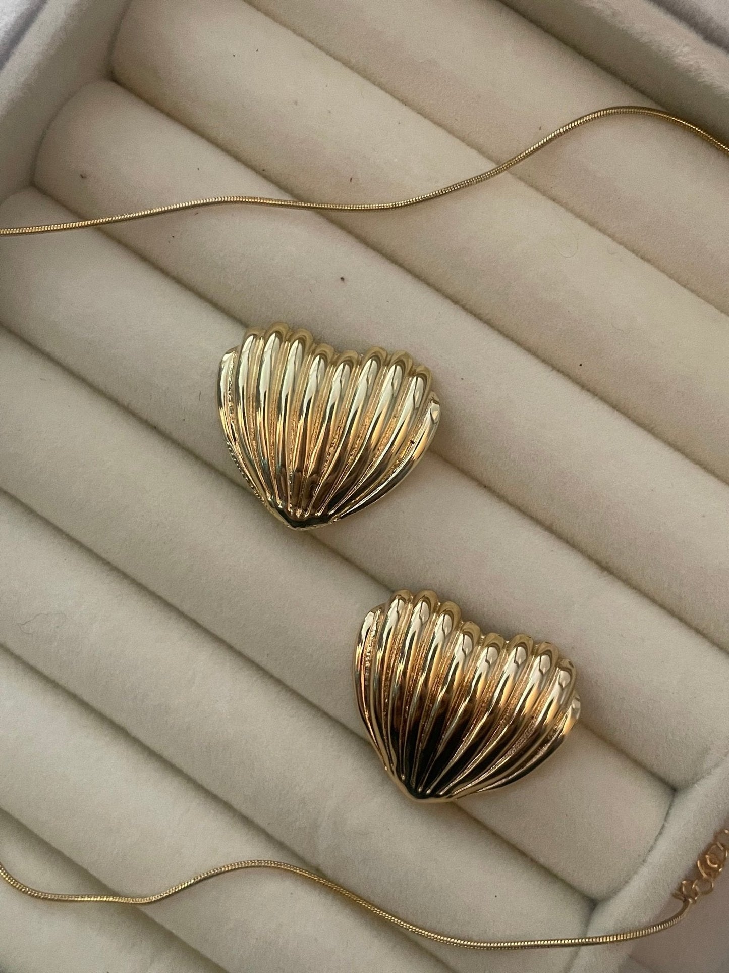 Regal Fan Gold Earrings - Zella