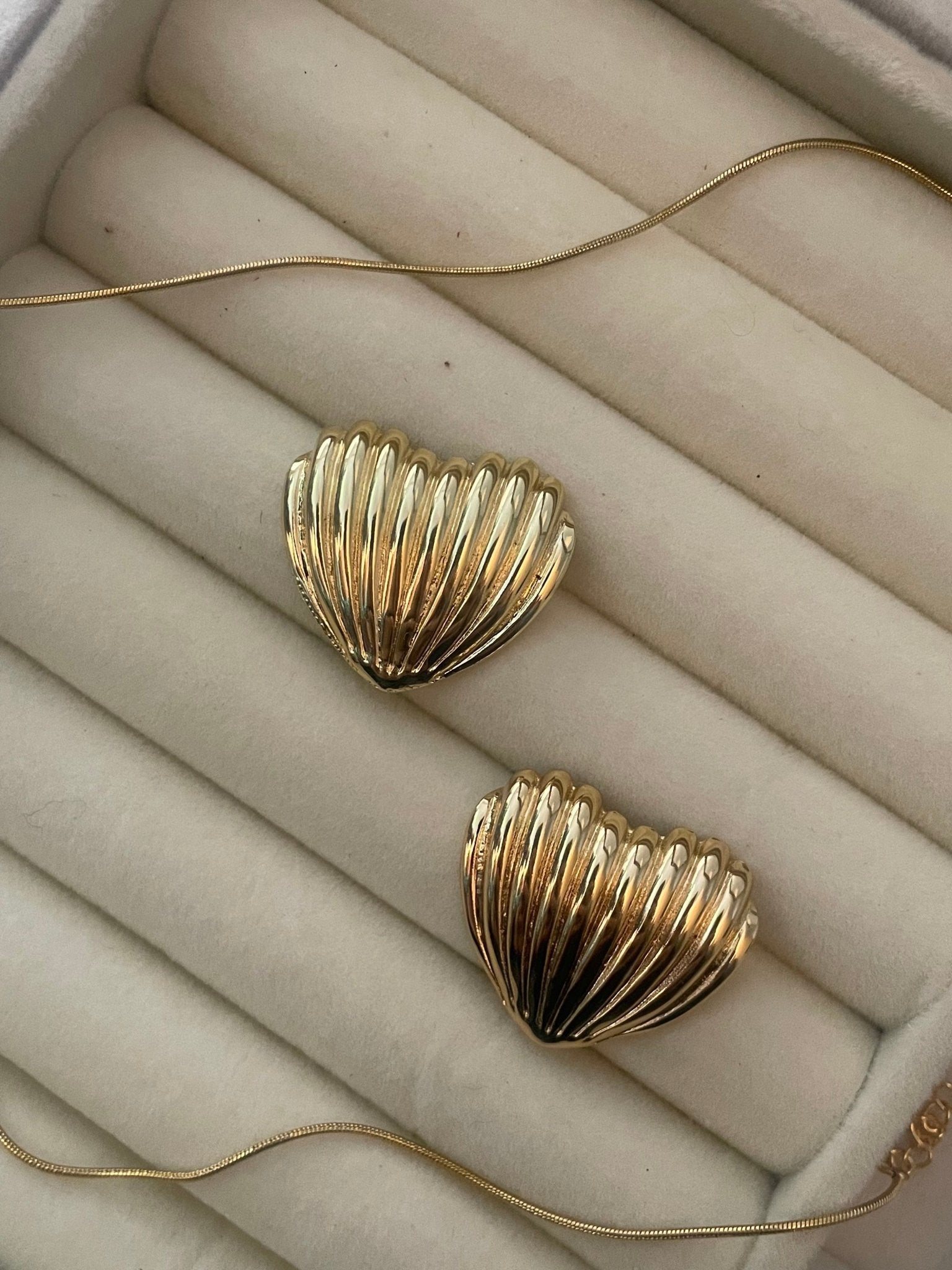 Regal Fan Gold Earrings - Zella